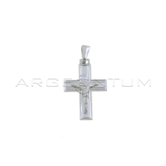 Ciondolo croce satinata con bordo inciso e cristo microfuso placcato oro bianco in argento 925