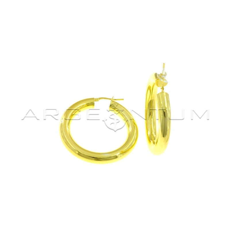 Tubular circle earrings ø 40 mm with yellow gold plated bridge clasp in 925 silver