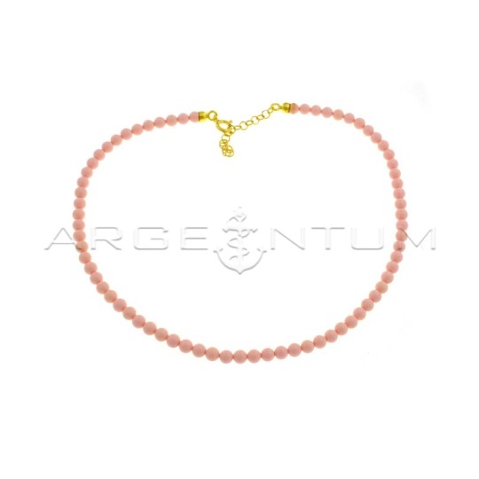 Collarino a sfere in pasta di corallo rosa da ø 4 mm con chiusura placcata oro giallo in argento 925