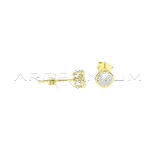 White light point earrings ø 5 mm with yellow gold plated onion in 925 silver