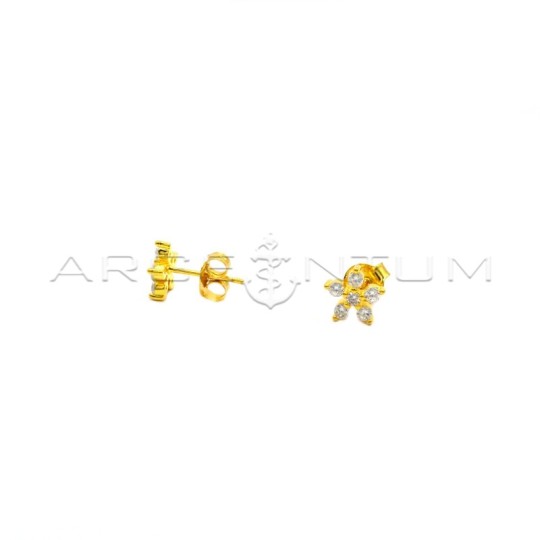 Stud earrings with flower pressure attachment of white zircons yellow gold plated in 925 silver