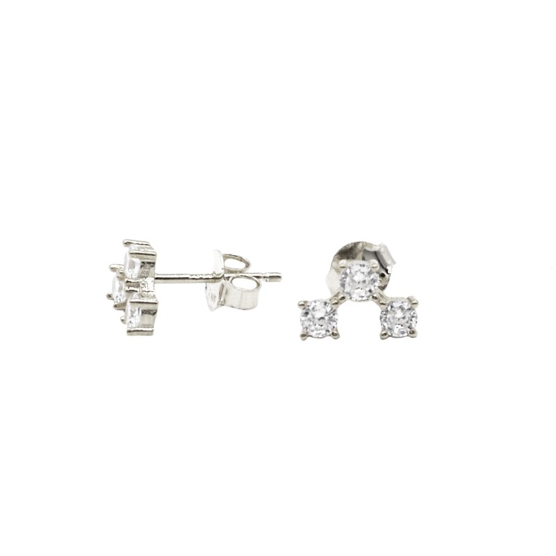 White gold plated three-point stud...