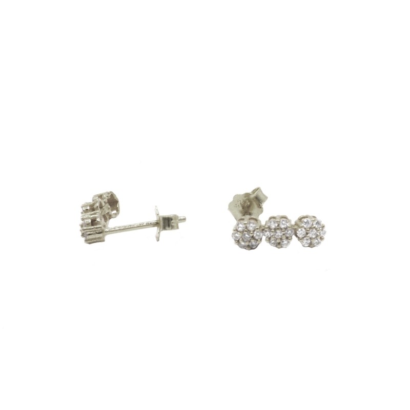 Lobe earrings with three white gold...