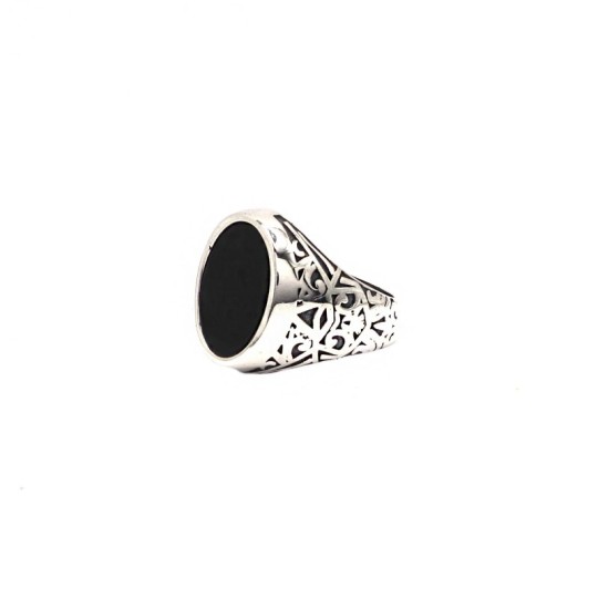 Anello regolabile scudo ovale in onice nero con gambo inciso placcato oro bianco in argento 925