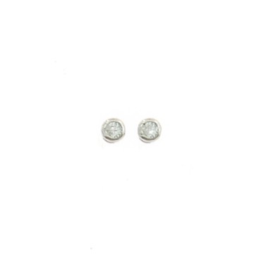 Light point earrings with 2.5 mm 4-prong white zircon. on a white gold plated base in 925 silver